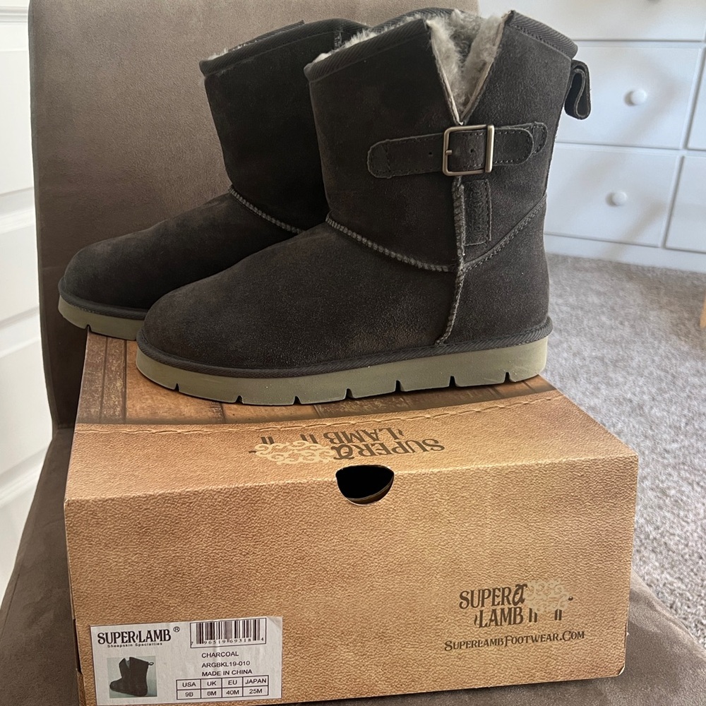 Super Lamb women’s 9B gray suede sheepskin fleece slip-on boots